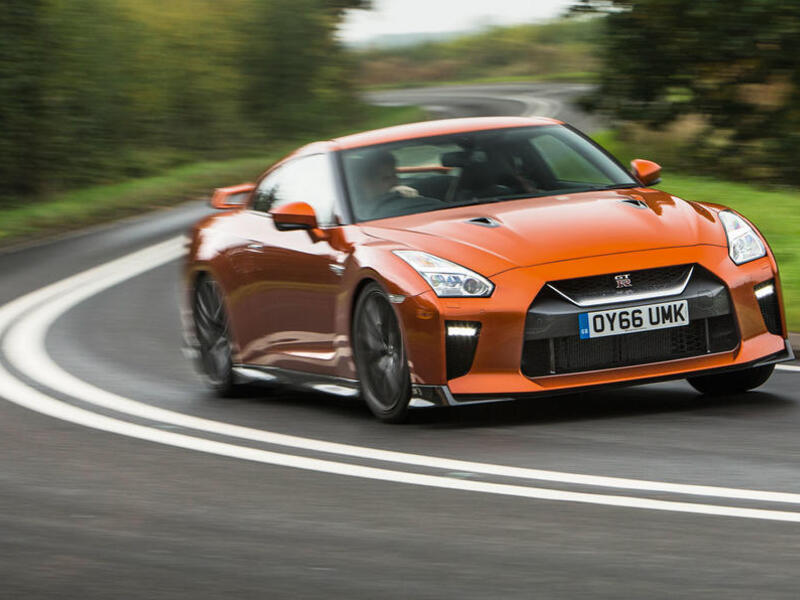 5- نيسان جي تي آر (Nissan GT-R)