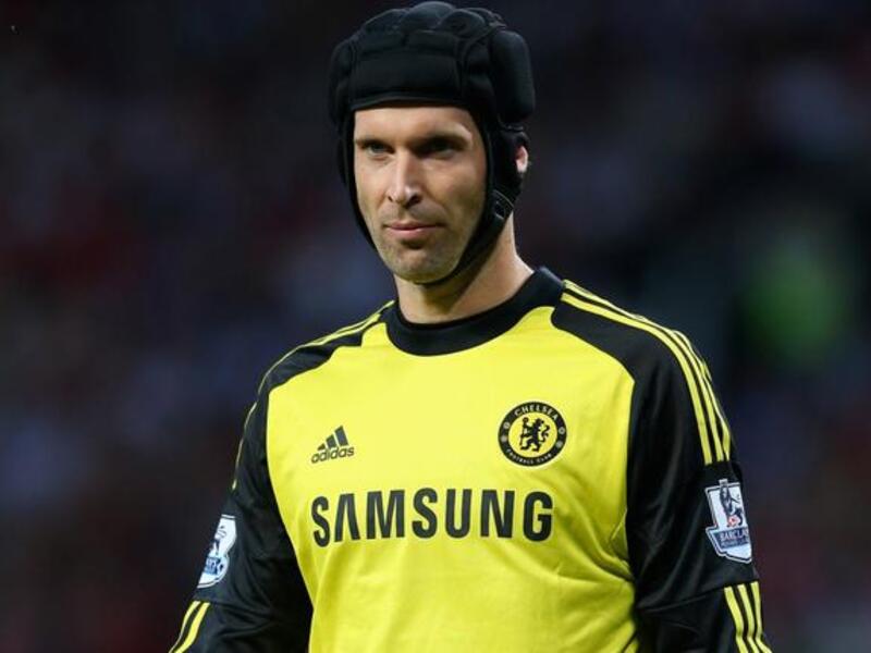 الحارس التشيكي بيتر تشيك (كميل بلشاني وسبارتا براغ ورين وتشلسي).