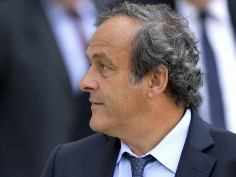 ميشيل بلاتيني: رئيس الاتحاد الأوروبي لكرة القدم (يويفا) الموقوف عن العمل بسبب دفعة مالية بقيمة مليوني دولار من رئيس فيفا السابق جوزيف بلاتر، طلب خدمات مكتب موساك فونسيكا لمساعدته في إدارة شركة أوفشور أسسها في باناما عام 2007.