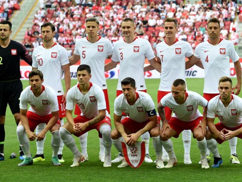 منتخب بولندا: فريق كان يتوقع منه الشيء الكثير، إلا أنه سقط بشكل مفاجىء دون أن ينجح هدافه روبرت ليفاندوفسكي في إنقاذه.