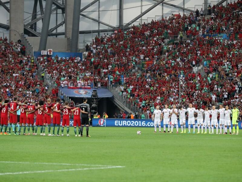 Poland's and Portugal's players line up during a moment of applause in memory of victims of the Istanbul airport attack prior to the Euro 2016 quarter-final football match between Poland and Portugal at the Stade Velodrome in Marseille on June 30, 2016.
Valery HACHE / AFP