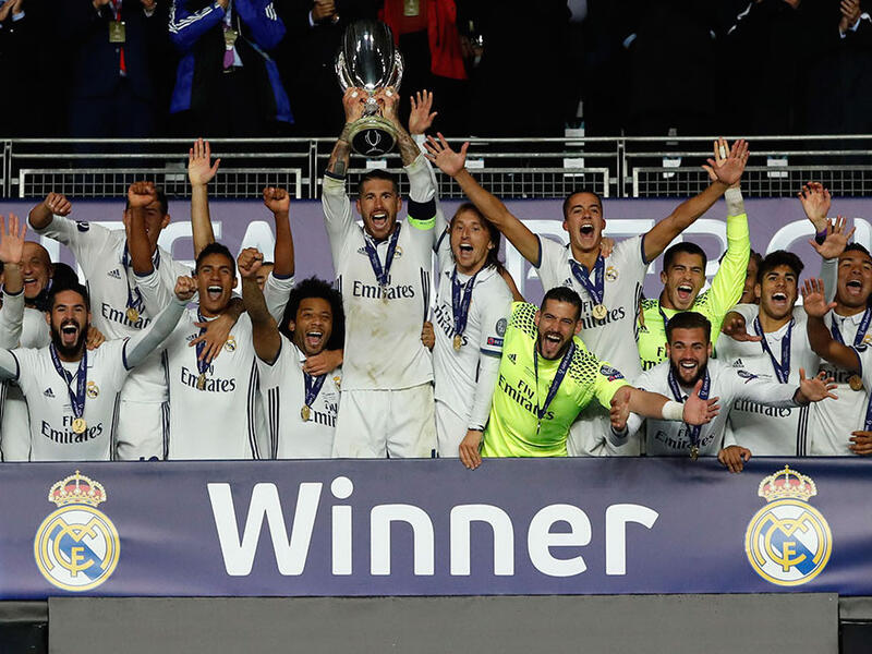 ظفر ريال مدريد الإسباني بلقب كأس السوبر الأوروبي للمرة الثالثة في تاريخه بعد تفوقه على مواطنه إشبيلية بنتيجة 3-2.
