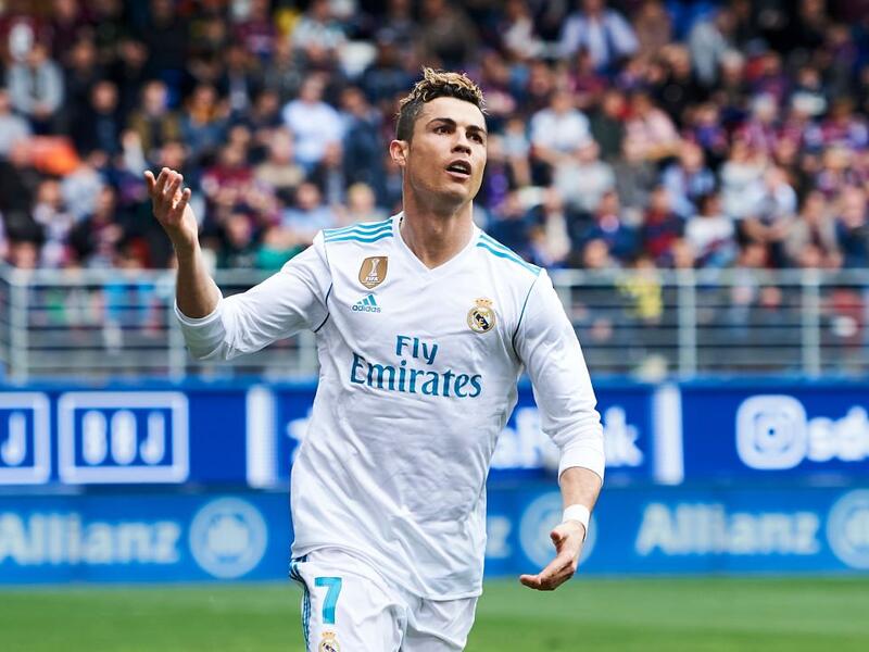 المركز الأول: مهاجم كرة القدم البرتغالي كريستيانو رونالدو (ريال مدريد).