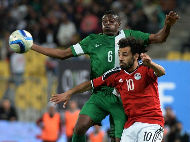 Egypt's Mohamed Saleh (R) and Nigeria's Stanley Amuzie jump for the ball during their African Cup of Nations group G qualification football match between Egypt and Nigeria at the Borg el-Arab Stadium in Alexandria on March 29, 2016.
KHALED DESOUKI / AFP