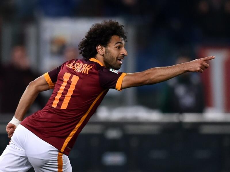 Roma's midfielder from Egypt Mohamed Salah celebrates after scoring during the Italian Serie A football match Roma vs Bologna on April 11, 2016 at Olympic stadium in Rome.
ALBERTO PIZZOLI / AFP