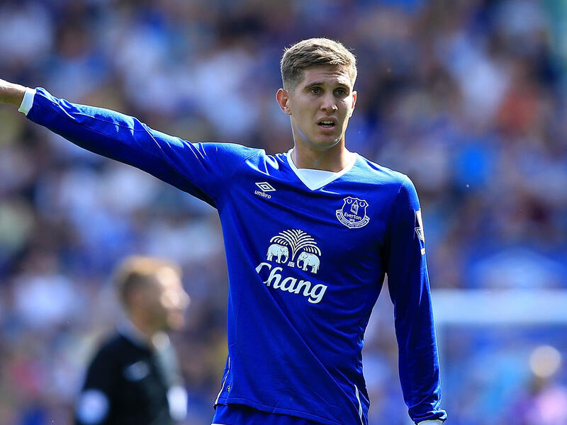 المدافع الإنجليزي جون ستونز (إيفرتون) - الناديان المهتمان: تشلسي ومانشستر سيتي. القيمة المتوقعة للصفقة: 48 مليون يورو.