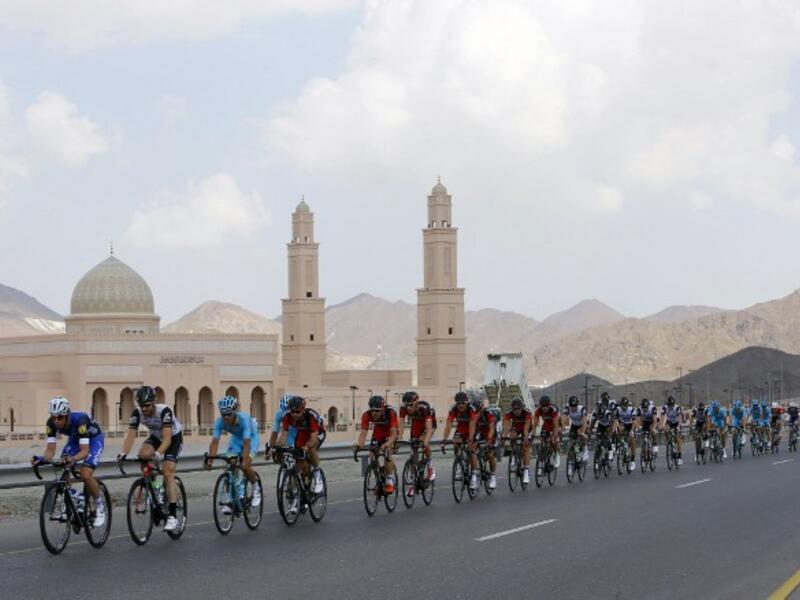 The pack rides during the first stage of the 7th cycling Tour of Oman between Oman Exhibition Center and al-Bustan on February 16, 2016.
MOHAMMED MAHJOUB / AFP