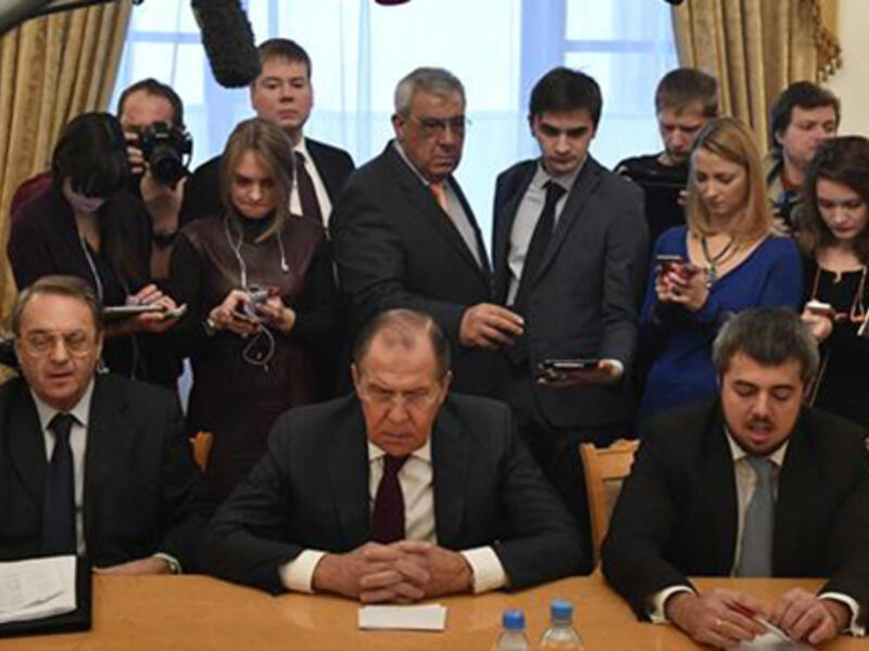 Russian Foreign Minister Sergei Lavrov (C) meets with representatives of Syria’s opposition in Moscow on January 27, 2017. (AFP)