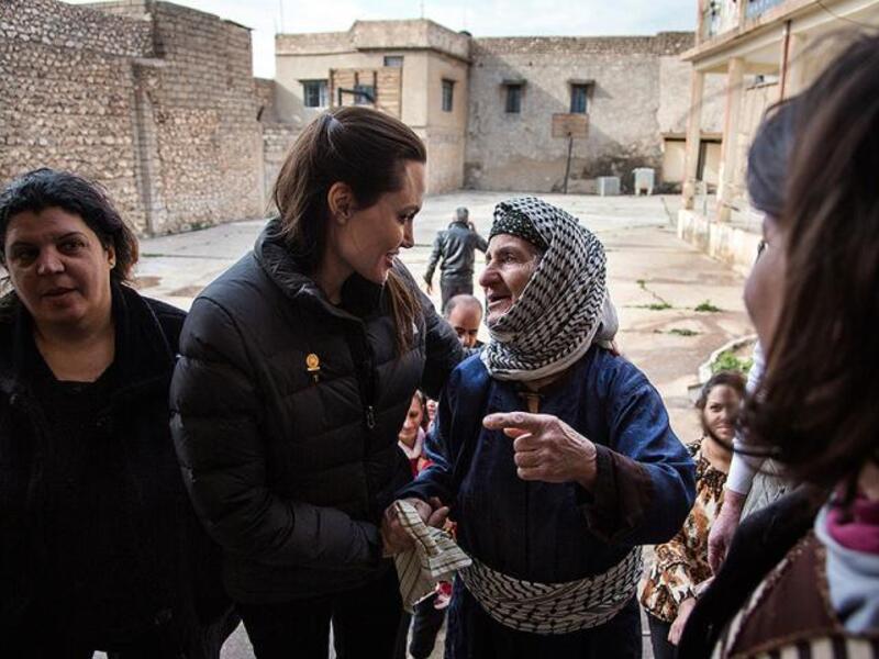 Angelina Jolie visited Mosul in northern Iraq on Saturday and urged the international community not to forget residents trying to rebuild their city. (gmanetwork.com)