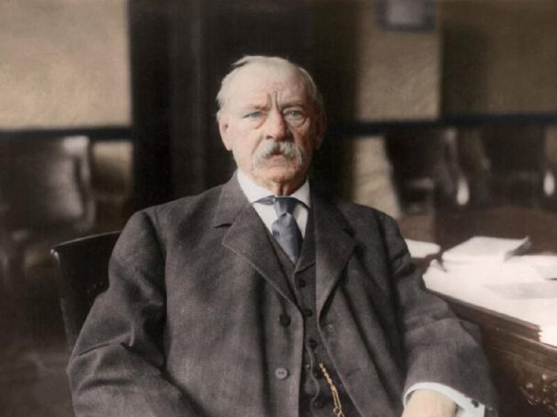 غلوفر كليفلاند ريدينغ: حكم بالإعدام شنقًا بتهمة قتل شخصين في إنديانا الأميركية، وكانت آخر عباراته قبل تنفيذ الحكم هي: "لدي شيء لأقوله، لكن ليس الآن".