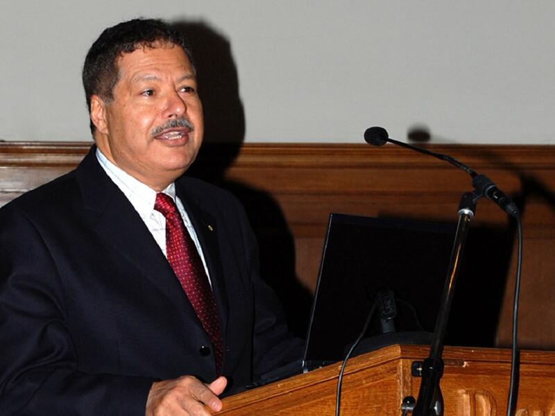 أحمد زويل:
رحل العالم المصري أحمد زويل في 2 أغسطس/آب، الحائز على جائزة نوبل للكيمياء عام 1999، وعين مستشارًا للرئيس باراك أوباما، وأول مبعوث علمي للولايات المتحدة إلى دول الشرق الأوسط.