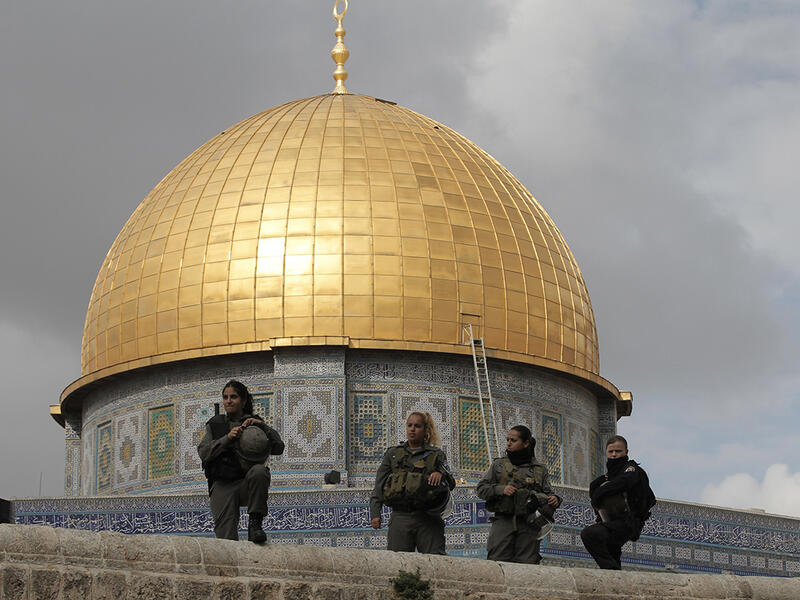 Israeli security forces stand guard near Jerusalem's Dome of the Rock in the Al-Aqsa mosque compound. (AFP/Ahmad Gharabli)