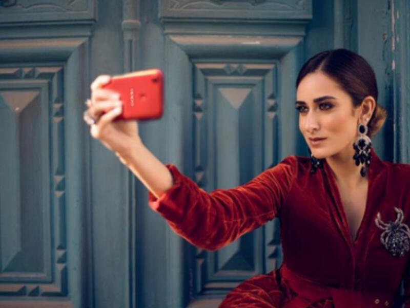 Egyptian actress Amina Khalil does not only celebrate her natural beauty, but also has a unique elegance