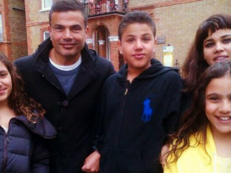 Amr Diab with his son and daughters