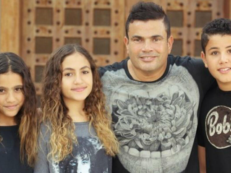 Amr Diab with his son and daughters