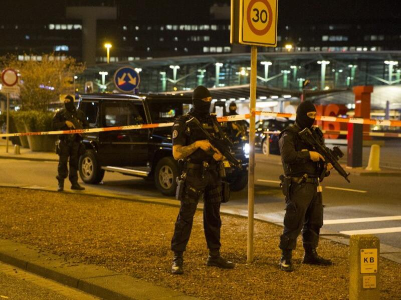 Dutch policemen stand guard by a cordoned off area outside Amsterdam's Schiphol Airport late on April 12, 2016, after it was partially evacuated following a security alert, and a person was one arrested, according to official sources. (AFP/Michel van Bergen)