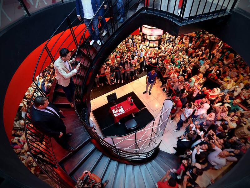 Mohammed during his visit to Cairo's Virgin Megastores. (Facebook)