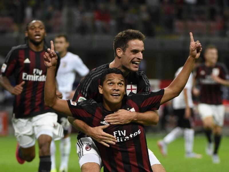 3- ميلان: سعى الروسونيري لاستعاد أمجاده بتخصيص 60.9 مليون جنيه استرليني استخدمت لضم المهاجمين كارلوس باكا ولويس أدريانو، والمعار ماريو بالوتيلي، والمدافع أليسيو رومانيولي ولاعب الوسط أندريا بيرتولاتشي.