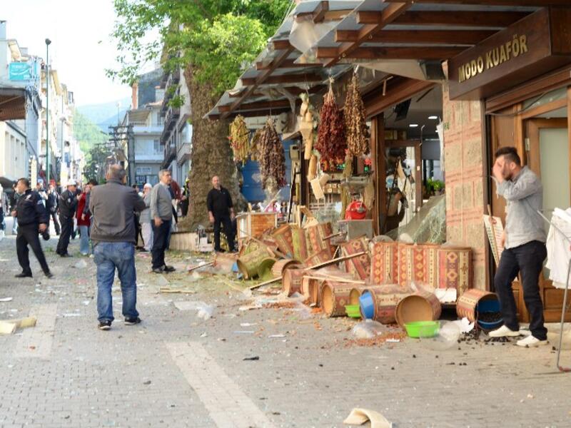 People stand in front of a shop that was damaged following a bombing, in Bursa, northwestern Turkey, on April 27, 2016. (AFP/Onur Yurtsever)