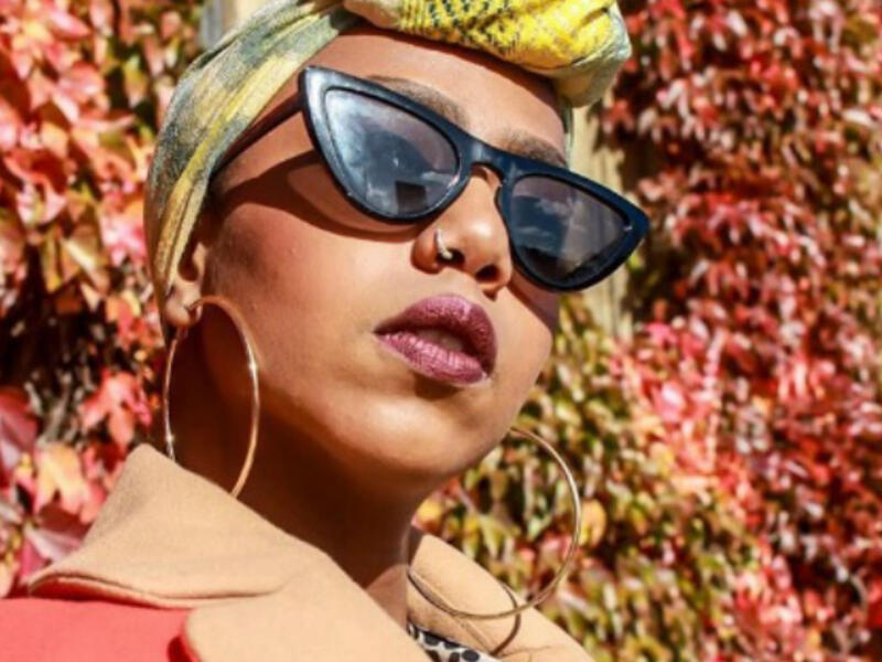 I’m not even a Hijabi and she makes me want to wear a turban and match her color coordination. This is effortlessly and visually