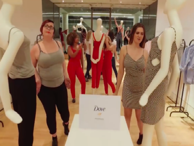 "تحدي المانيكان" Mannequin Challenge هو تحدي انتشر على مواقع التواصل الإجتماعي كفيديو فيروسي، يكون بتصوير أشخاص يتجمدون خلال التصوير للإيحاء وكأن الشخص تمثال أو مانيكان.
