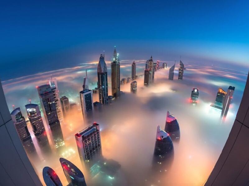 ناطحات السحاب لا ترضي طموح دبي: أعلنت دولة الإمارات العربية المتحدة مشروعًا جديدًا طموحًا لتهيئة بيئات ملائمة للعيش على سطح كوكب المريخ خلال القرن المقبل، باسم "المريخ 2117" وسيبدأ وضع تصور متكامل لإنشاء مدينة مصغرة متكاملة تنافس العالم.
