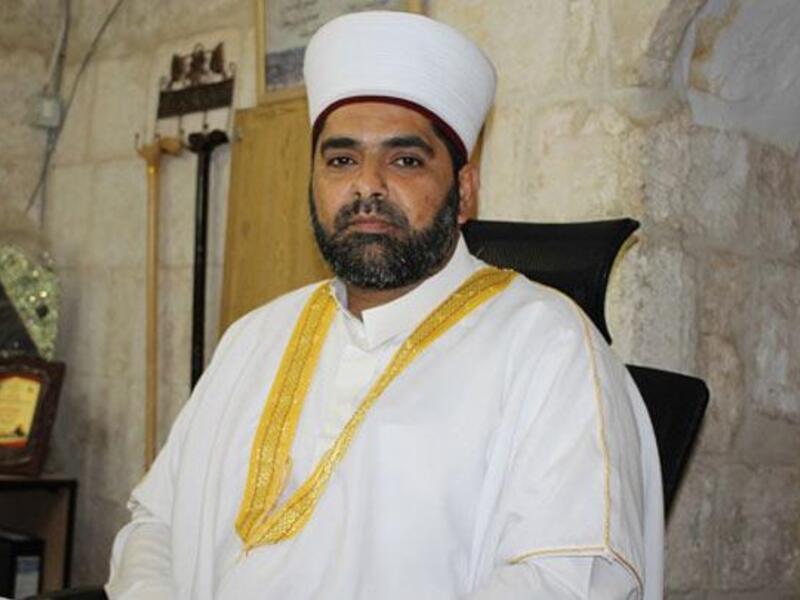 قال مدير المسجد الأقصى الشيخ عمر الكسواني، إن الشعب الفلسطيني ومرجعياته الدينية لن يقبلوا بالبوابات الإلكترونية التي نصبها الاحتلال على أبواب المسجد الأقصى، أو أية بدائل عنها كما أعلن تليفزيون الاحتلال