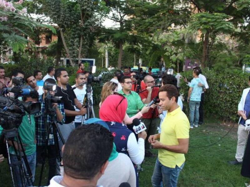 بث مباشر: تدور جميع أحداثه في ليلة واحدة، حول ضابط موقوف عن العمل يتورط في أحداث طوال الليلة، وتتزايد الورطة بظهور شخصية في الفيلم يقوم بتصوير الأحداث "لايف"، وبثها على منصات التواصل الاجتماعي، بطولة  سامح حسين وإخراج مرقس عادل.