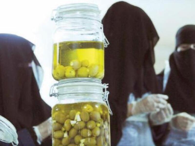 Veil-clad women work at a factory for pickling olives and dates in the northern city of Tabuk (Source: Saudi Gazzette). 