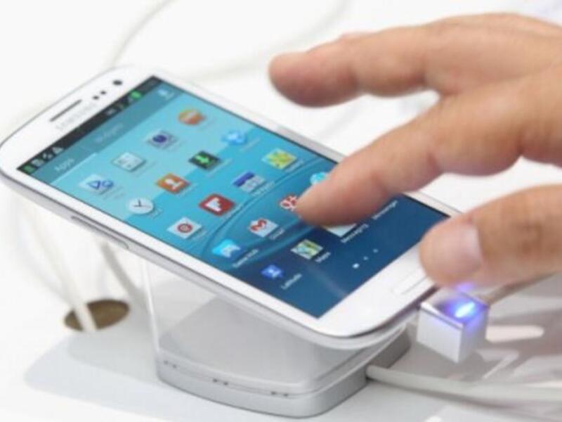 More than half of employees (54 percent) are still using only smartphones for basic work functions
