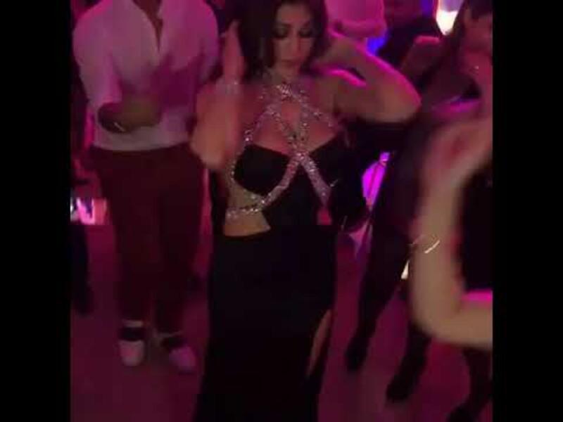 تصدرت رقصة الفنانة اللبنانية هيفاء وهبي على أغنية "لأ لأ" في حفل عيد ميلادها العام الماضي قائمة الأكثر بحثًا على مواقع التواصل الاجتماعي.