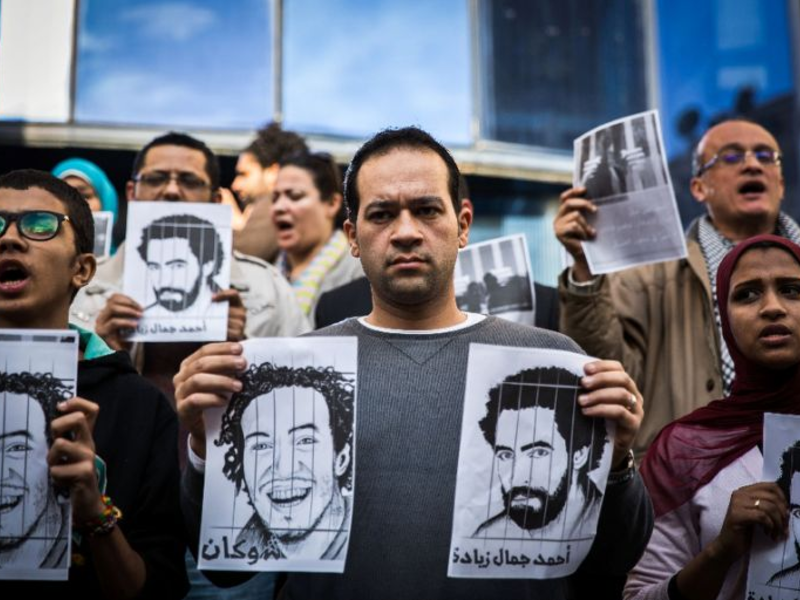 A protest in Egypt over the arrest and detainment of journalists. (AFP Photo/Mohamed El-Shahed)