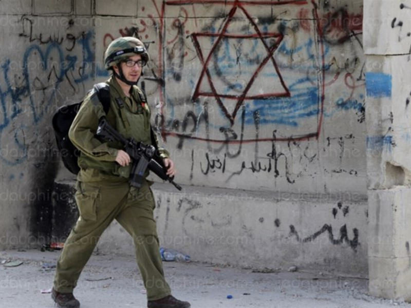 An Israeli soldier in Hebron. (AFP photo) 