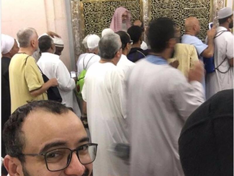 وسافر الفنان الشاب حسام داغر إلى الأراضي المقدسة لأداء مناسك الحج، ونشر صورة له، عبر صفحته الشخصية بموقع التواصل الاجتماعي "إنستغرام "،بملابس الإحرام، وعلق :"من أمام مسجد قباء المدينة المنورة".