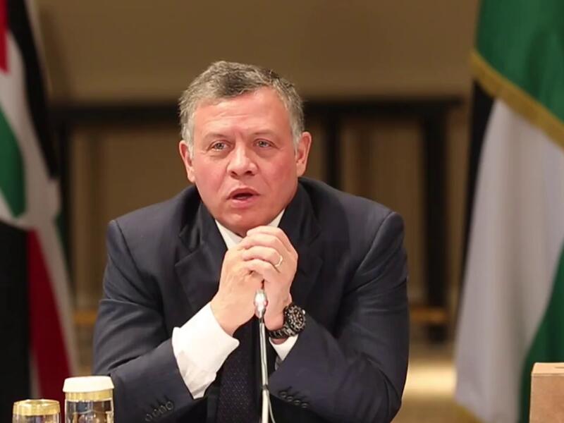 الملك عبدالله التاني ملك المملكة الاردنية الهاشمية تولى العرش عام 1999 وقام بانجازات عديدة منذ توليه العرش. وله الكثير من الاهتمامات الرياضية، فعرف عنه حب المغامرة ومن هواياته  القفز بالمظلات، وسباق السيارات والغوص.