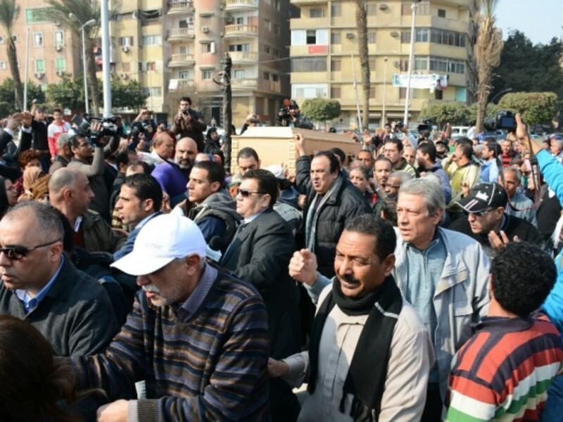 والدة لإعلامي المصري معتز الدمرداش: في 12 يناير تلقى الوسط الفني نبأ وفاة الفنانة الكبيرة كريمة مختار عن عمر ناهز الـ82.