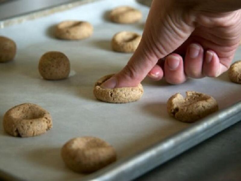 الافراط في تناول الحلويات في رمضان، وكعك العيد بعد رمضان، ستجعل جسم الانسان معتاداً على هذه الكمية من السكريات المضرة بالجسم.