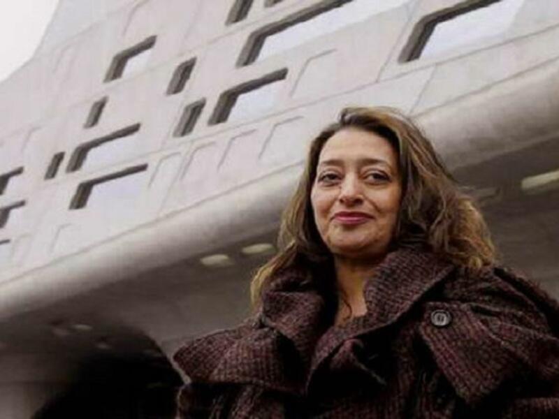 المعمارية العراقية زُها حديد: درّست في جامعات عالمية عدة واخترقت عالماً تقلّ فيه النساء, فازت  بمسابقة تصميم كازينو مدينة بازل في سويسرا 2005. وجائزة "بريتزكر" للعمارة وهي بمثابة نوبل في المجال المعماري, لتكون أول امرأة تفوز بها في العالم بأسره.