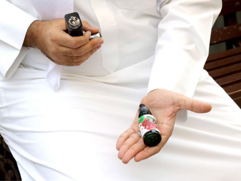 عدم الانسياق وراء الموضة دون تفكير في تأثيرها علينا. فكثير من الفتيات والشباب يقبلون على السجائر لهذا،  لكنهم يدفعون الثمن من صحتهم وأموالهم.