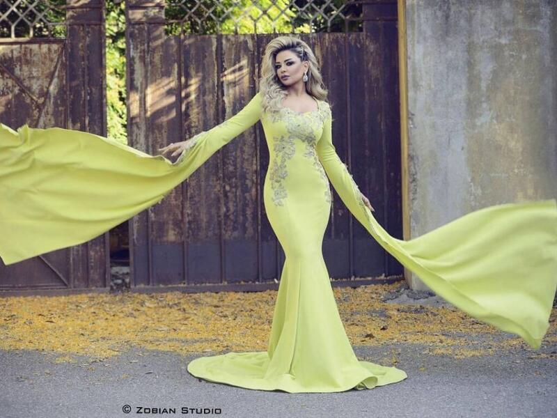 نشرت الفنانة مادلين مطر صورا لجلسة تصوير جديدة عبر موقع “إنستجرام” معلقة “صباحكم أعياد وأفراح دائماً احبتى عيد أضحى مبارك” ولاقت الصور استحسان الجمهور وانهالت التعليقات على الفستان الأصفر وأبرزها: صباحك ورد يا أروع مادلين عيد أضحى مبارك على نجمة لبنان".