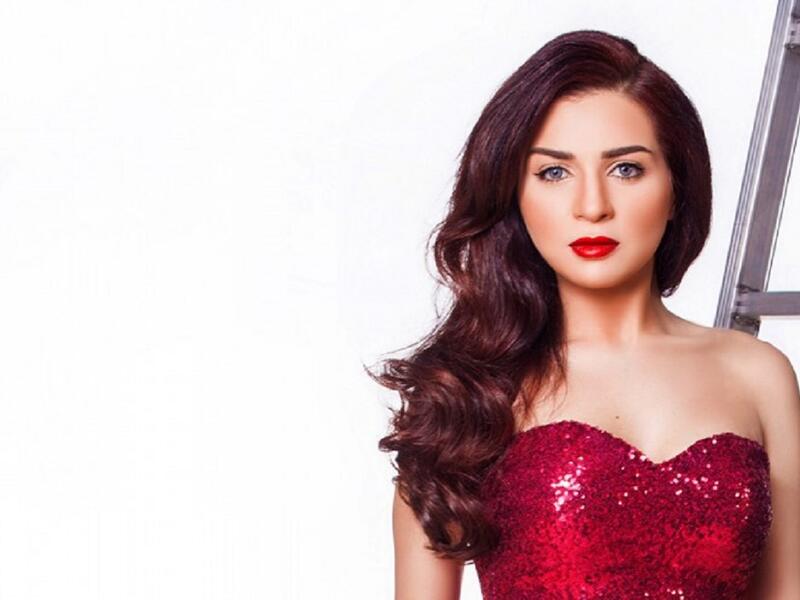 هنأت مي عزالدين، نساء العالم على طريقتها الخاصة، حيث نشرت صورة عبر حسابها الشخصي بـ"إنستغرام" ترتدي فستان زفاف من فيلم "عمر وسلمي" وكتبت: "النساء هن المعماريات الحقيقيات للمجتمع".
