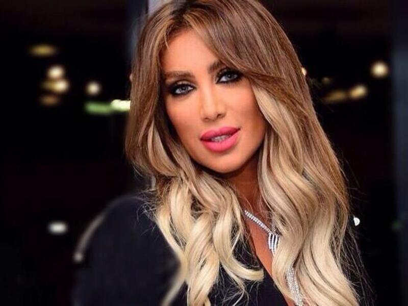 واجب العزاء كاد أن يحول النجمة اللبنانية مايا دياب لواحدة من ضحايا حوادث السيارات، بعدما تعرضت لحادث على طريق الدامور أثناء توجهها لتقديم العزاء للمخرج طوني قهوجي ، بعدما انحرفت السيارة واصطدمت بحائط النفق، وتم نقل مايا لمستشفى، ليتبين إصابتها برضوض وكدمات.
