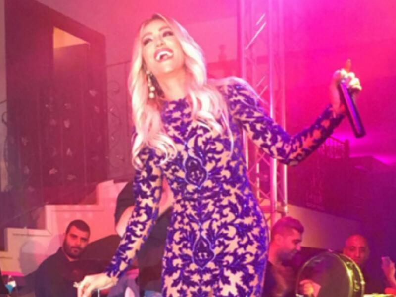 وارتدت مايا دياب فستان من تصمبم رامي قاضي في حفلها بالأردن