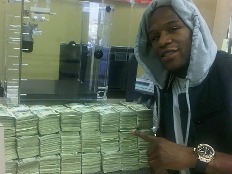 معروف برهاناته المجنونة التي تصل قيمتها في كثير من الأحيان إلى مبالغ تتجاوز المليون دولار