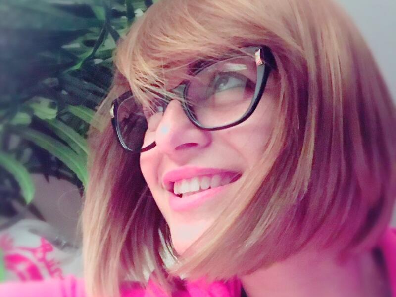 نشرت الفنانة المصرية منة فضالى صورة لها عبر احد مواقع التواصل التواصل الاجتماعى تظهر فيه بلوك جديد. وقالت منة فضالى: “هذه الصورة لوك جديد لى.. اتمنى ان تقولوا رايكم فيه”.