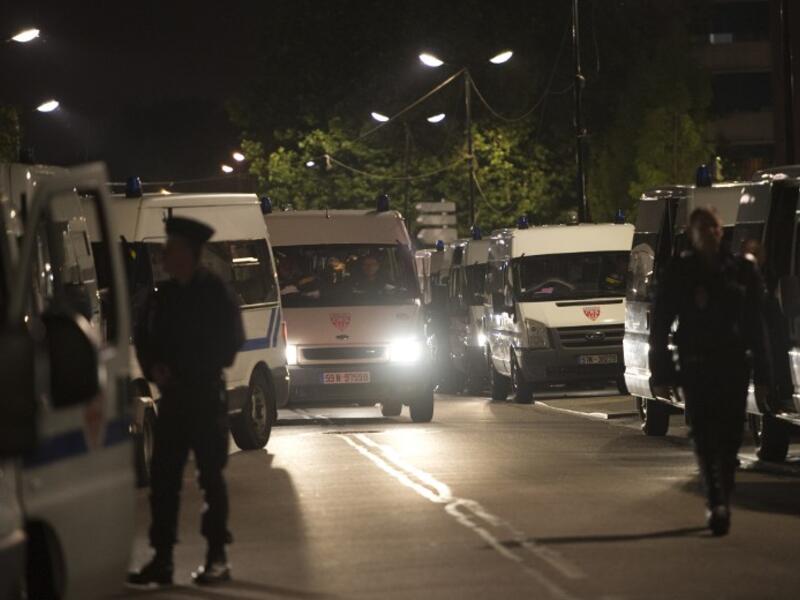 FRANCE, Trappes : French riot police stand guard in front of the police station in Trappes, a suburb of Paris, on July 21, 2013.  AFP PHOTO / MIGUEL MEDINA