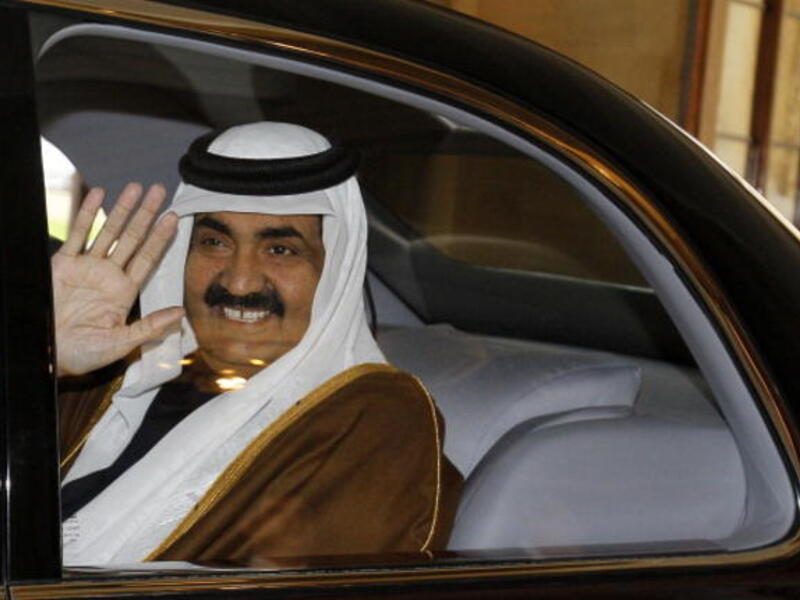 The Emir of Qatar Sheikh Hamad bin Khalifa al-Thani arrived today to start a visit coinciding with the announcement of his countries funding of the rebuilding of Gaza