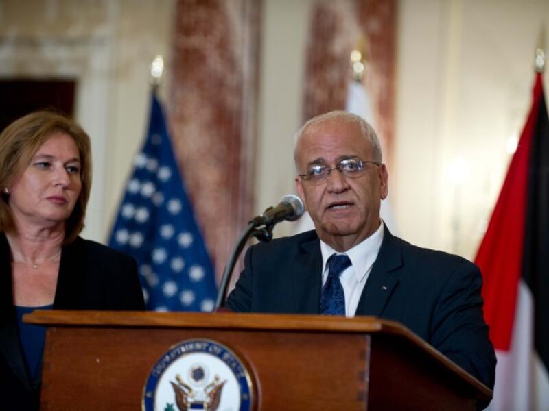 Senior Palestinian chief negotiator Saeb Erakat told reporters Thursday that there is no meaning to prolong the peace talks since Israel continues to disregard international law (File Archive/AFP)