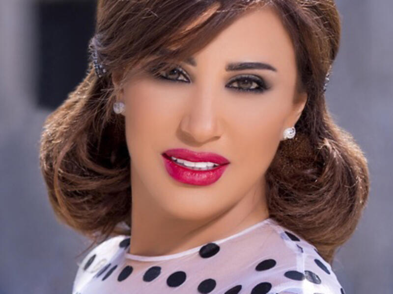 نجوى كرم: عرض أحد الحاضرين صورة مستفزة في أحد حفلاتها، ودفعها للتوقف عن الغناء وقامت بتوجيه كلام لاذع.