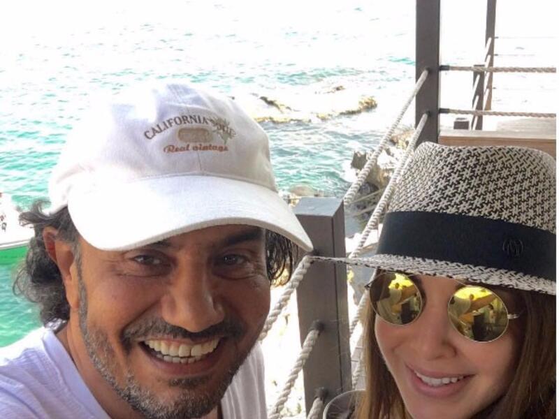 خرجت الفنانة ناسي عجرم في نزهة بحرية مع زوجها بصحبة الملحن سمير صفير وزوجته سمير شارك متابعيه بصورة ظهر فيها مع نانسي وعلق عليها: «يوم رائع في البحر مع نانسي وفادي ومرمر»، وفيها ظهرت الفنانة على طبيعتها بلا ماكياج، مكتفية بسحر الطبيعة الذي انعكس على ملامحها.